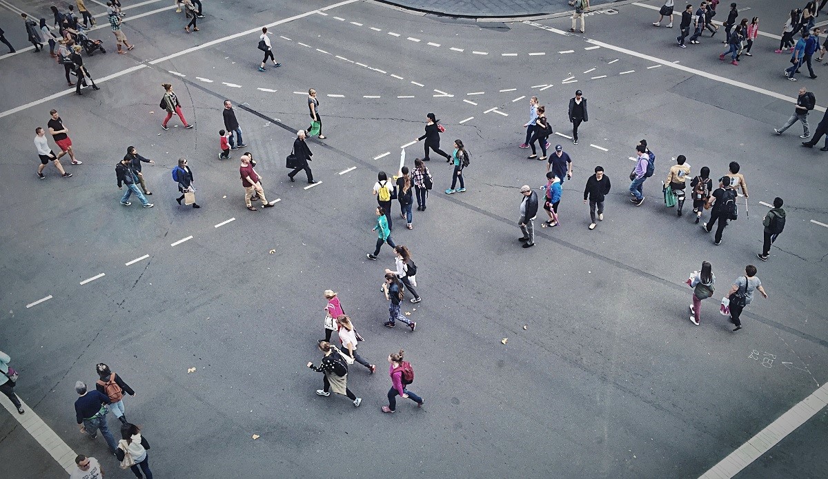 Crowd crossing a large intersection